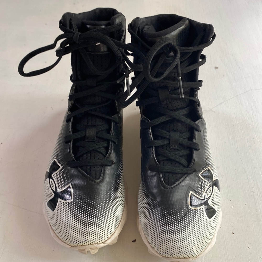 Youth (4Y) Boys Under Armour Football Cleats